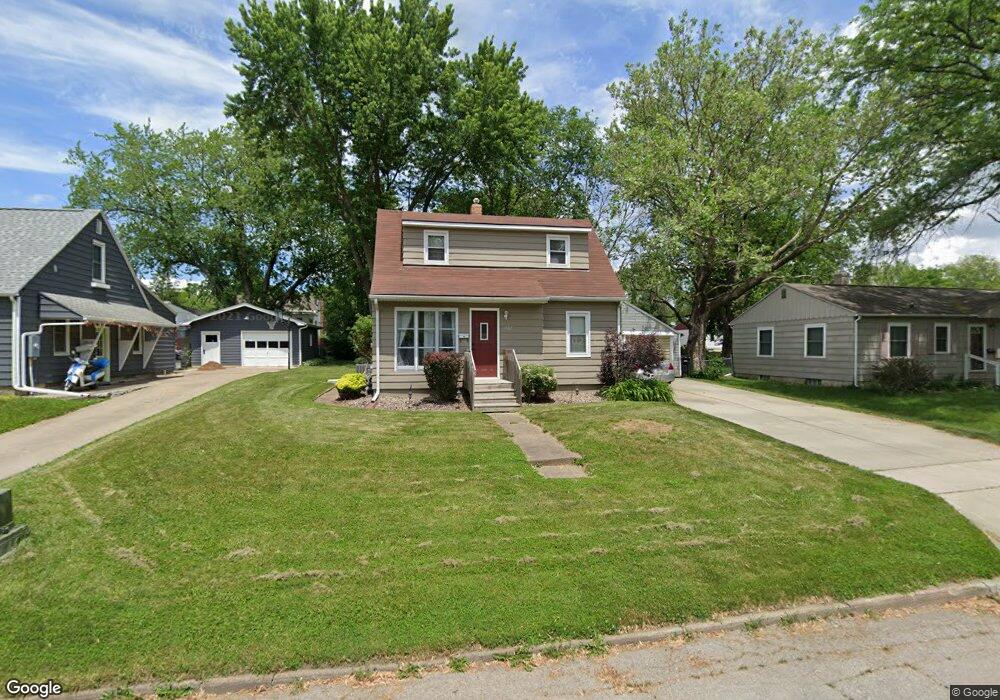 1422 Madison St, Cedar Falls, IA 50613 - photo 1
