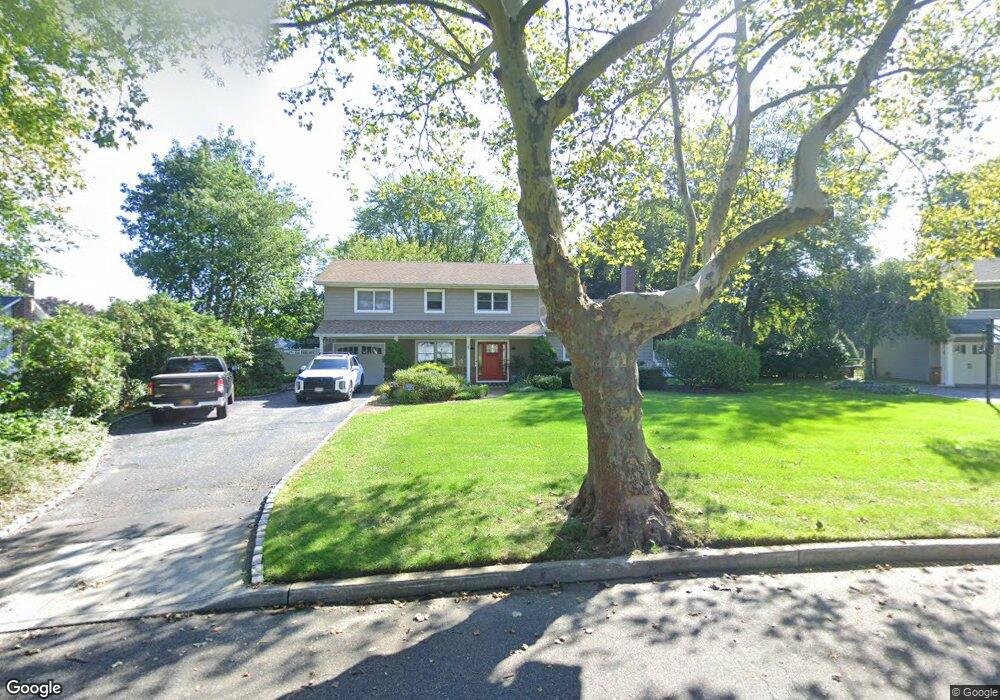 28 Delmar Ln, ComMacK, NY 11725 - photo 1