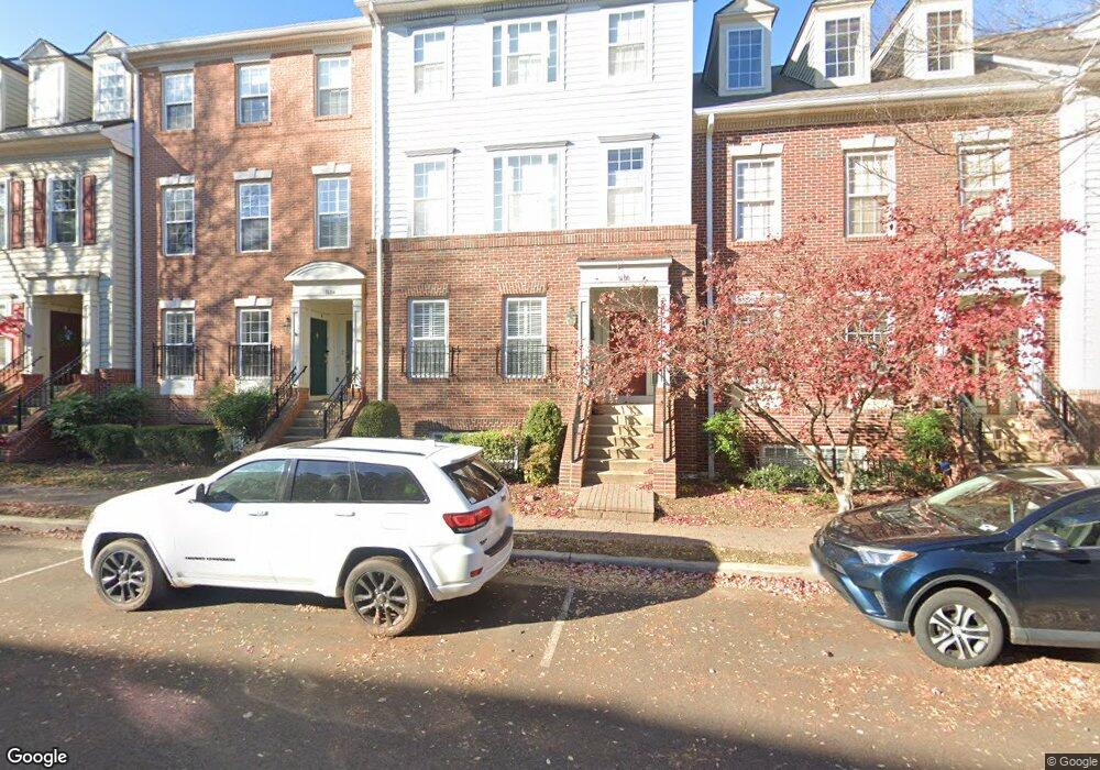 1606-B Hunting Creek Dr, Alexandria, VA 22314 - photo 1