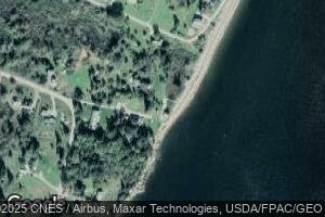 16 Beach St, Owls Head, ME 04854