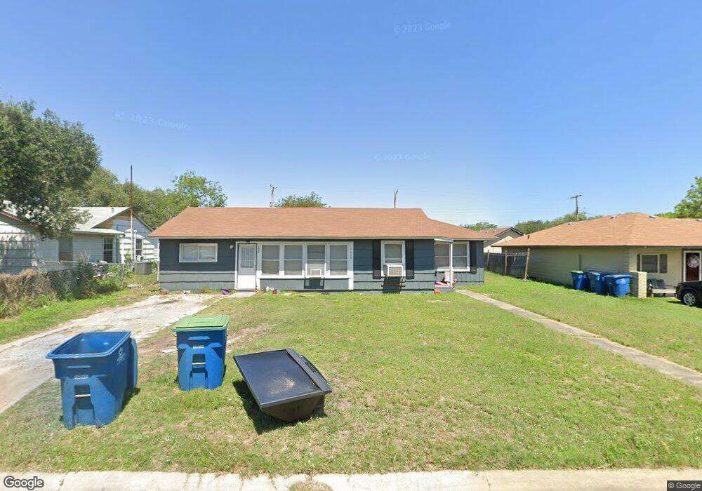 1409 E Bowie St, Beeville, TX 78102 - photo 1