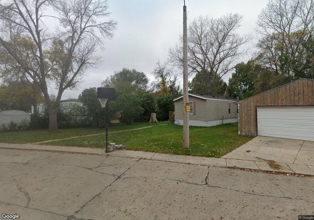 208 E Coyote St, Mandan, ND 58554 - photo 1