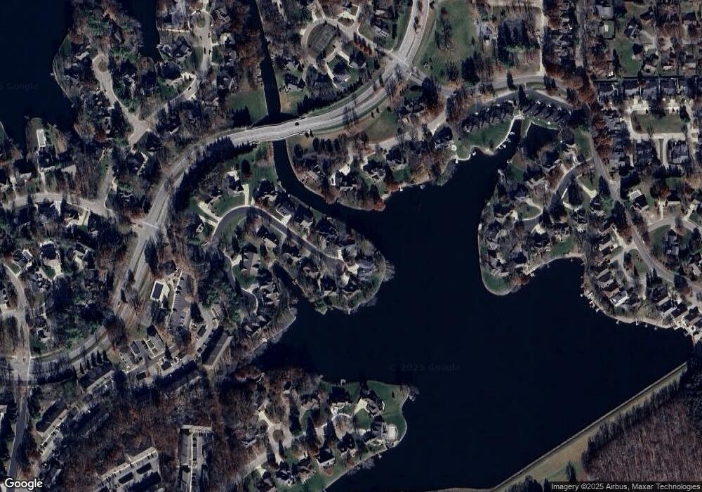 4670 Stonebridge Ct, Columbus, IN 47201 - photo 1