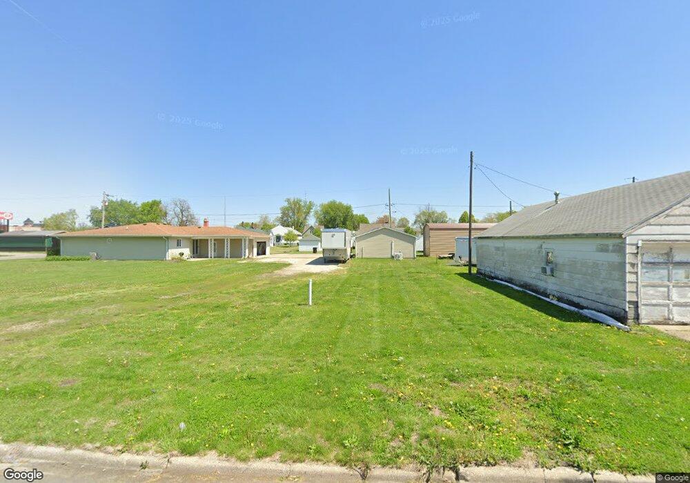 716 Clinton St, Lincoln, IL 62656 - photo 1