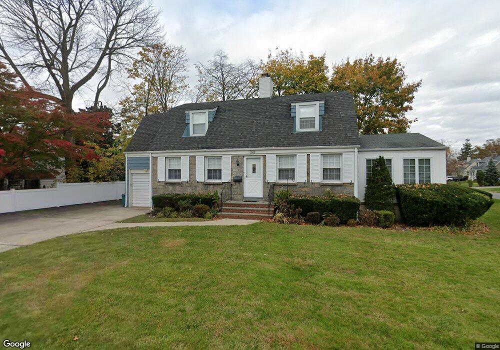 1644 Fenimore Rd, Hewlett, NY 11557 - photo 1