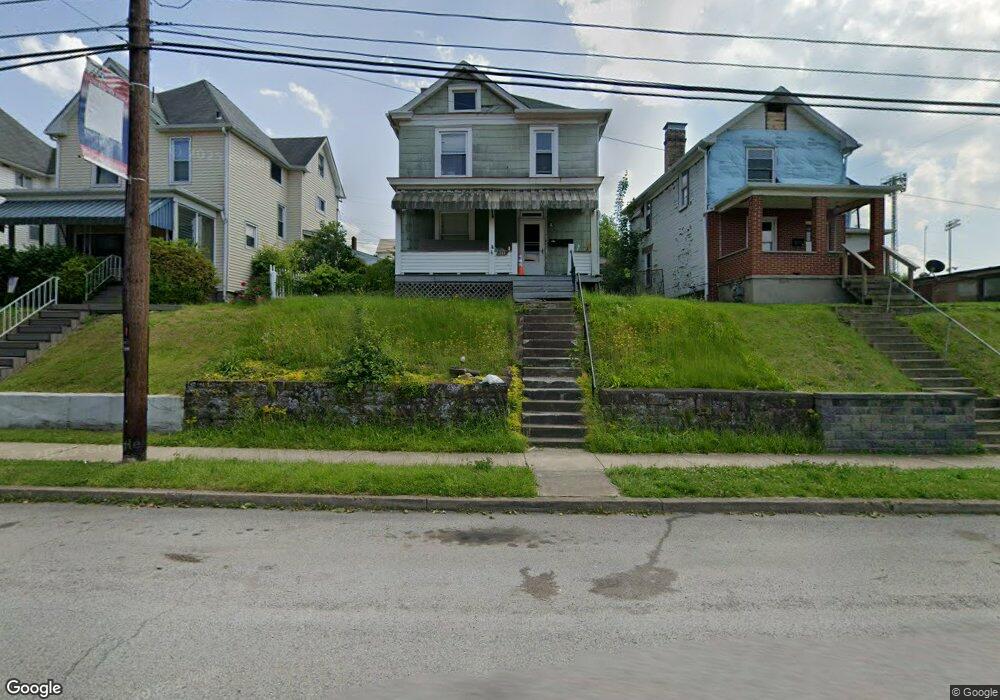 137 Custer Ave, Vandergrift, PA 15690 - photo 1