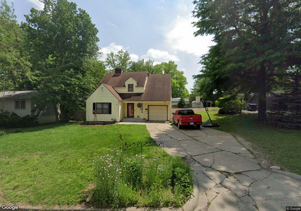 427 SW Hillside Ave, Topeka, KS 66611 - photo 1