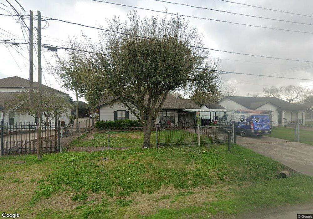 706 Duff Ln, Houston, TX 77022 - photo 1