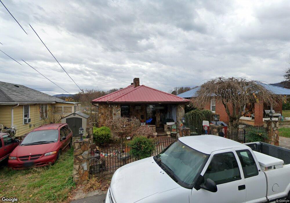 204 Young St, Johnson City, TN 37601 - photo 1