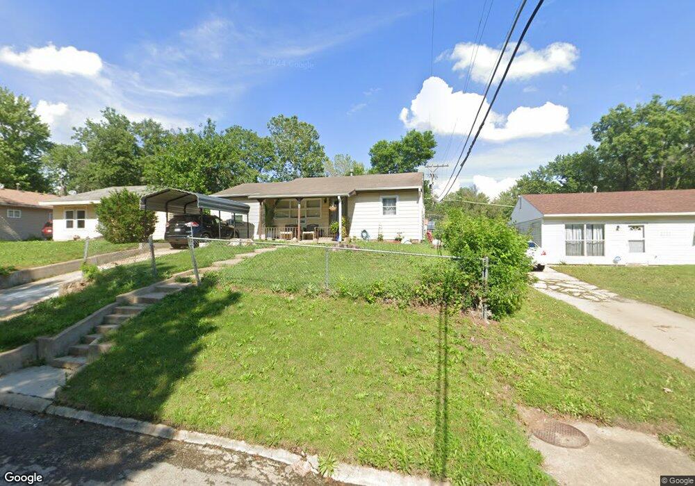 3224 SE Girard St, Topeka, KS 66605 - photo 1