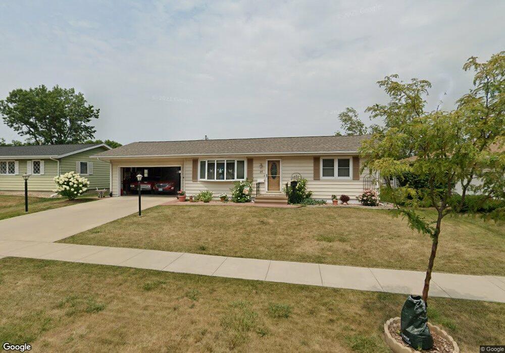 28 26th Ave SW, Cedar Rapids, IA 52404 - photo 1