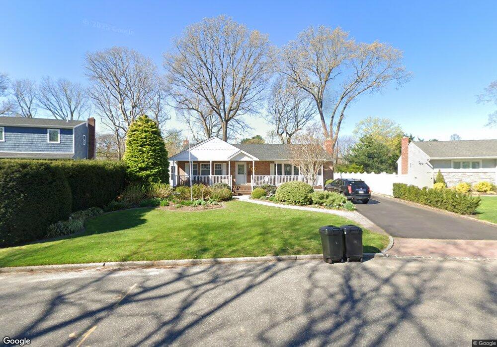 36 Crocus Ln, ComMacK, NY 11725 - photo 1