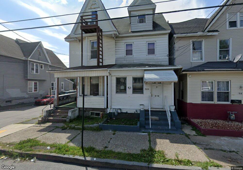 582 N Vine St, Hazleton, PA 18201 - photo 1