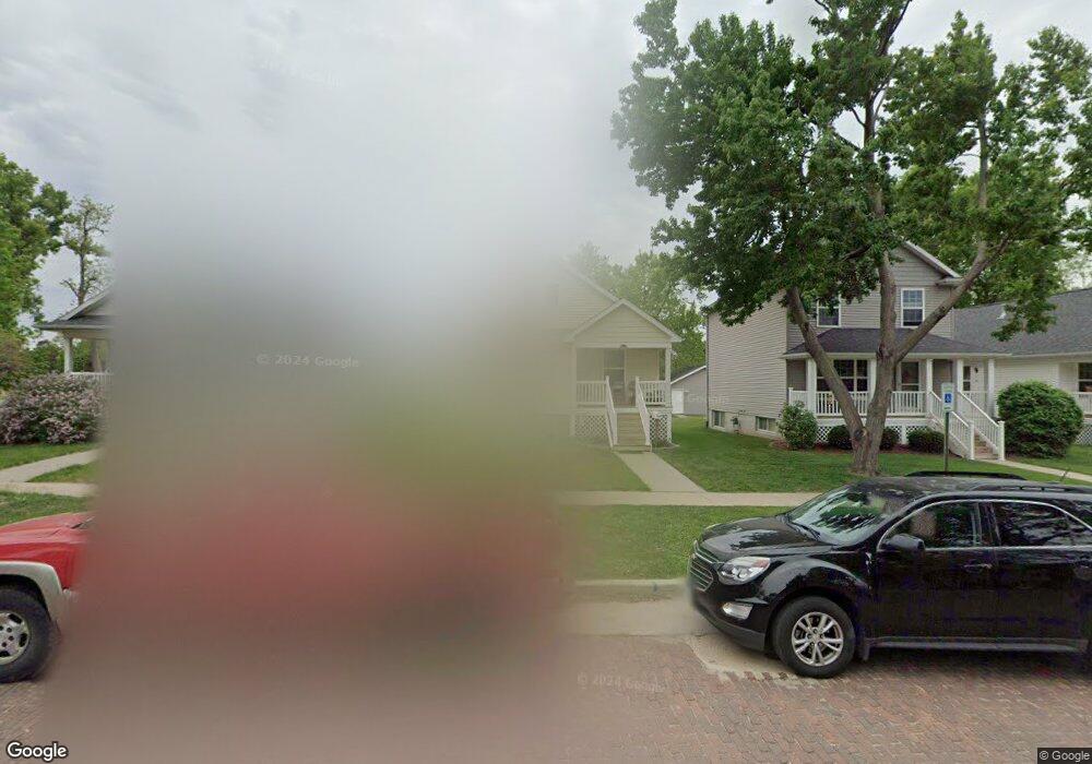 1121 9th St SE, Cedar Rapids, IA 52401 - photo 1