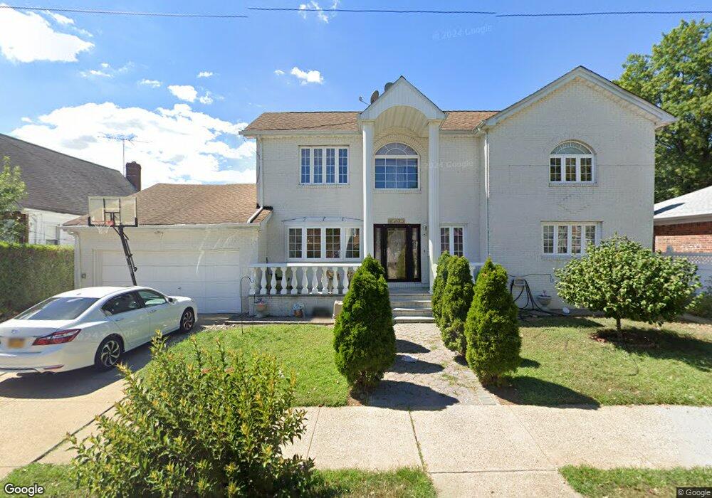 8454 264th St, Floral Park, NY 11001 - photo 1