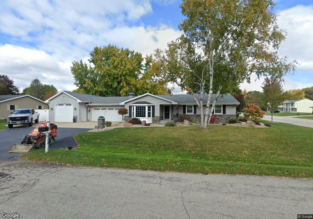 3304 W Parkridge Ave, Appleton, WI 54914 - photo 1