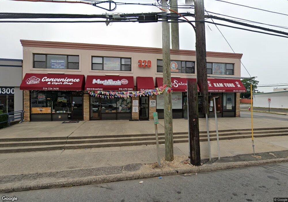 320 N Broadway unit 3, Jericho, NY 11753 - photo 1