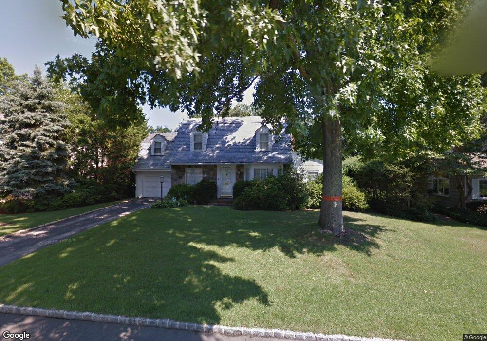 123 Trumbull Rd, Manhasset, NY 11030 - photo 1