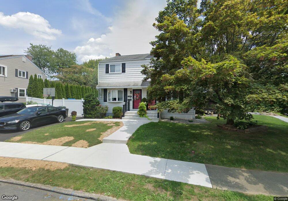 1304 Greenview Dr, Bethlehem, PA 18018 - photo 1