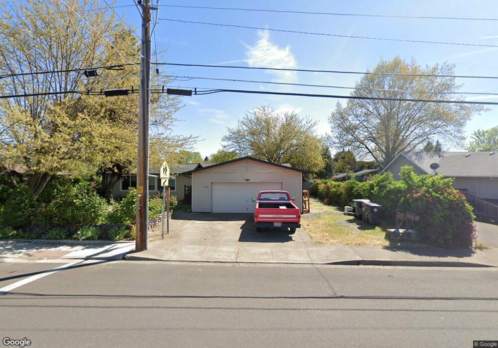 934 N 3rd St, Central Point, OR 97502 - photo 1