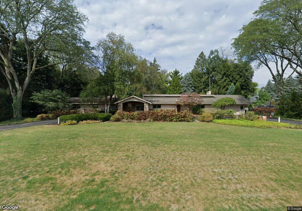 5760 Snowshoe Cir, Bloomfield Hills, MI 48301 - photo 1