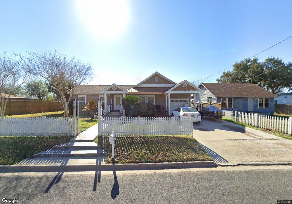 707 W Hutchinson St, Beeville, TX 78102 - photo 1