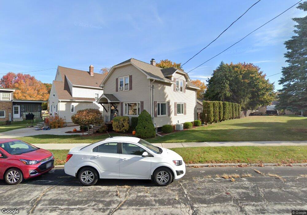 1041 Menasha Ave, Manitowoc, WI 54220 - photo 1