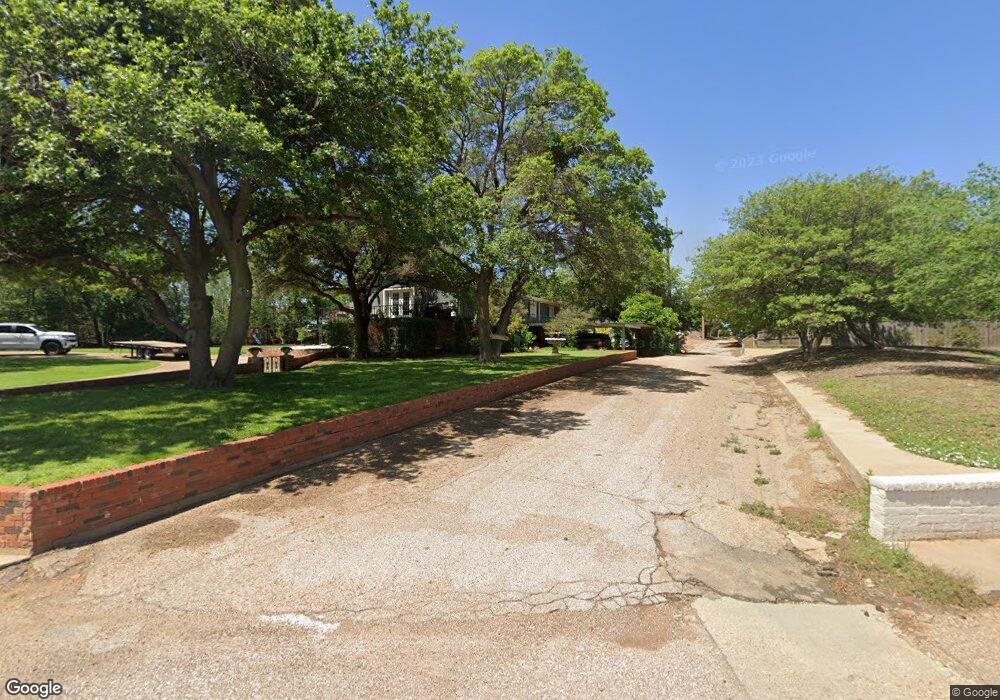 1005 Ebeling Dr, Plainview, TX 79072 - photo 1