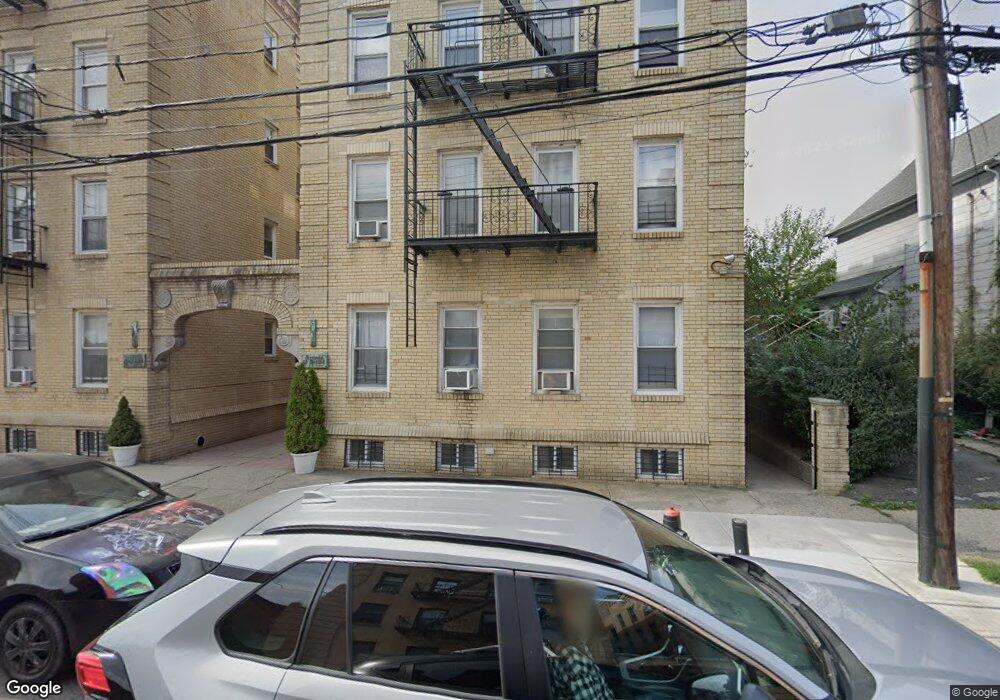 43-24 165th St unit 16, Flushing, NY 11358 - photo 1