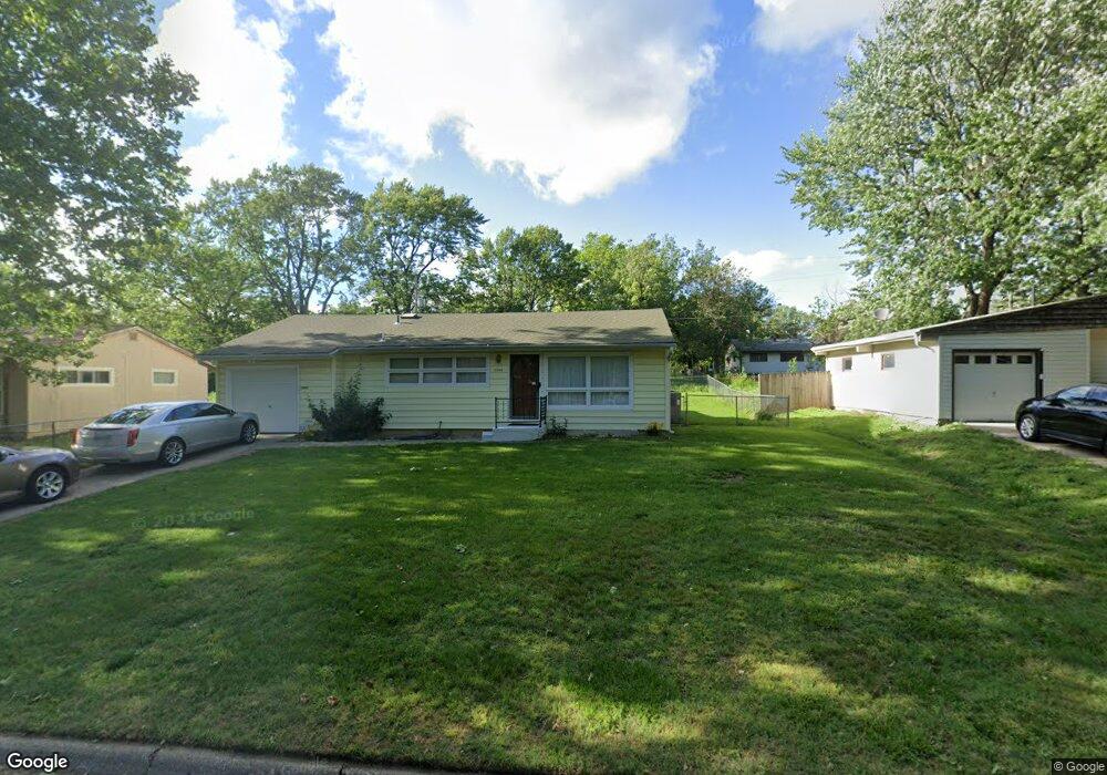 2000 SW Tara Ave, Topeka, KS 66611 - photo 1
