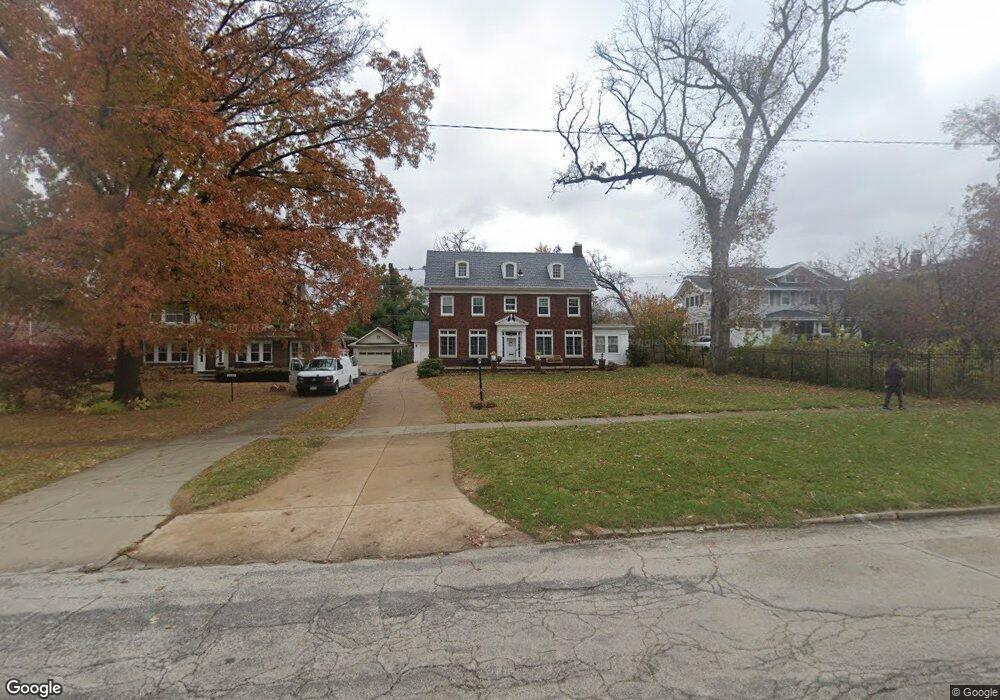 2240 Grande Ave SE, Cedar Rapids, IA 52403 - photo 1