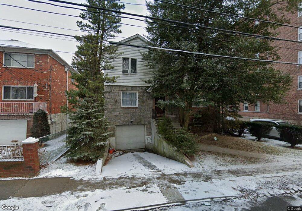 138 Parkway N, Yonkers, NY 10704 - photo 1
