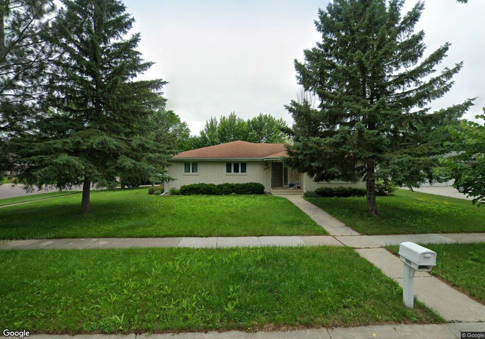 3202 Longfellow Rd N, Fargo, ND 58102 - photo 1