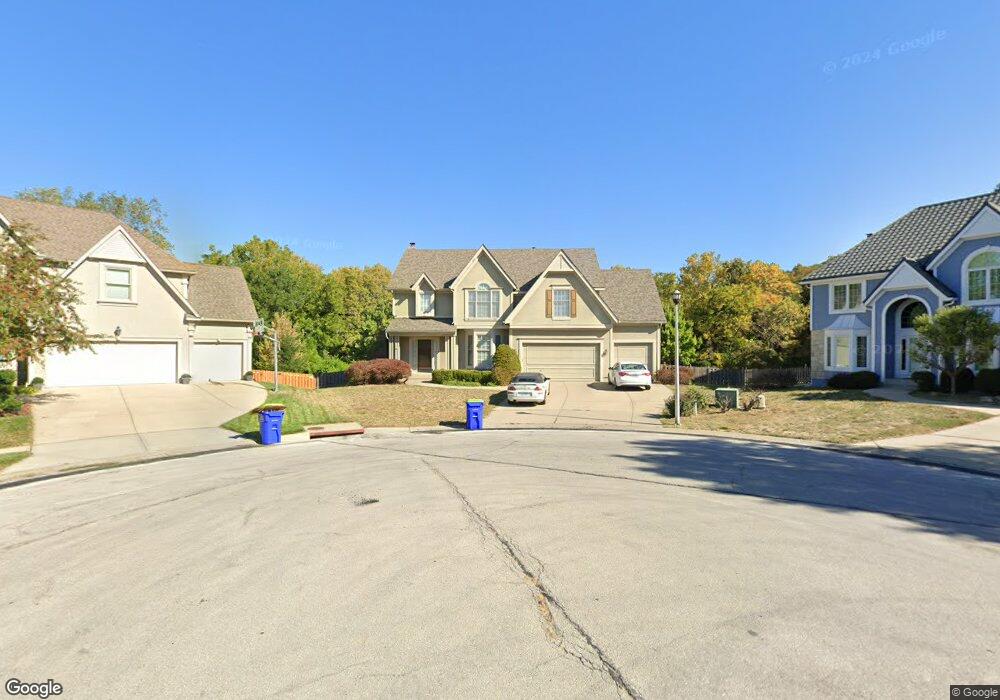 7204 Oakview St, Shawnee, KS 66216 - photo 1