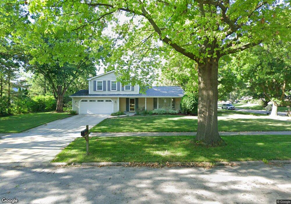 601 Pawnee Ln, Naperville, IL 60563 - photo 1