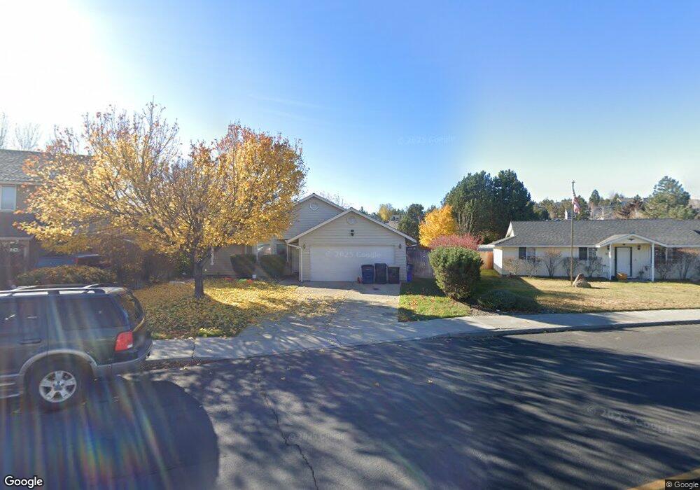 3208 SW Salmon Ave, Redmond, OR 97756 - photo 1