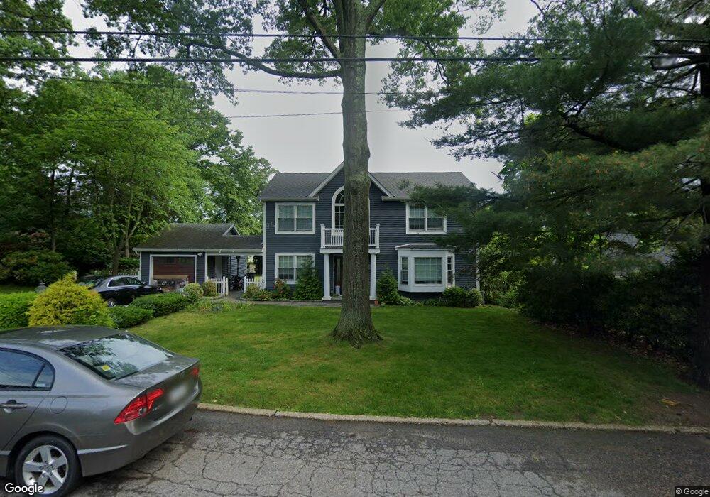 1533 Raleigh Rd, Mamaroneck, NY 10543 - photo 1