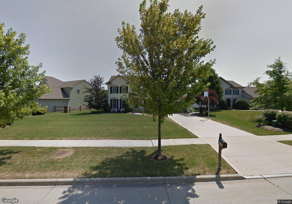 8659 Forest View Dr, Olmsted Falls, OH 44138 - photo 1