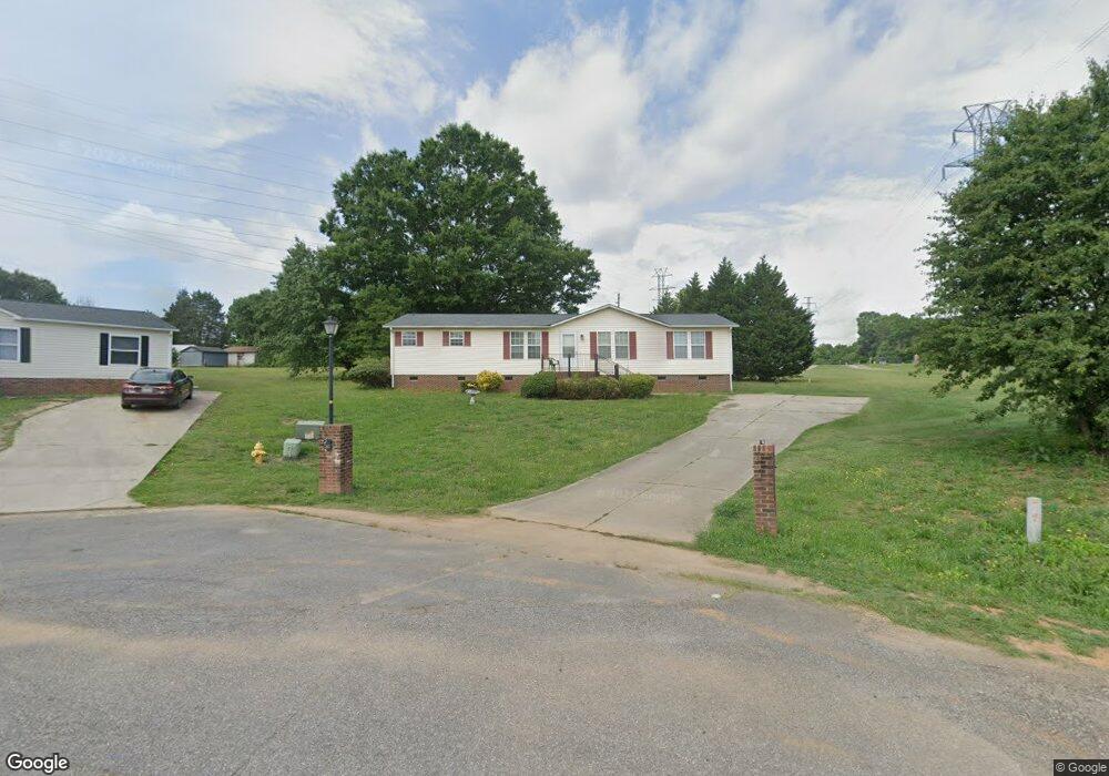 200 Forest Hollow Dr, Statesville, NC 28677 - photo 1