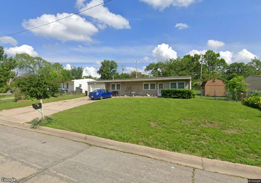 425 SE 34th St, Topeka, KS 66605 - photo 1