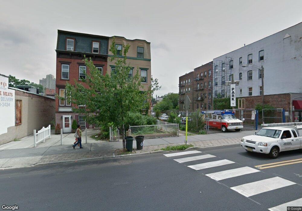 692 Bergen Ave unit 4, Jersey City, NJ 07304 - photo 1