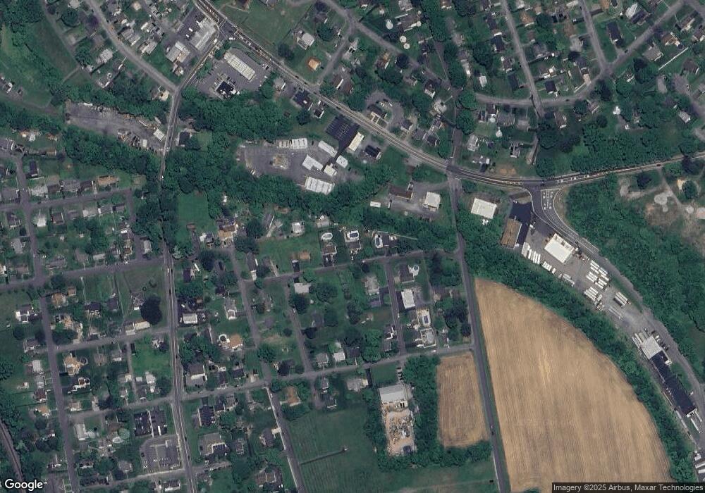 562 Olive St, Phillipsburg, NJ 08865 - photo 1