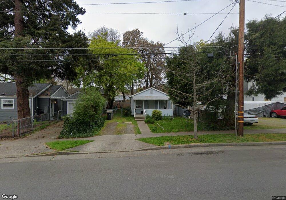 608 NE 8th St, Grants Pass, OR 97526 - photo 1