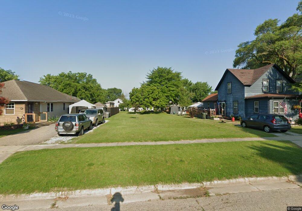 606 Magnolia St, Three Oaks, MI 49128 - photo 1