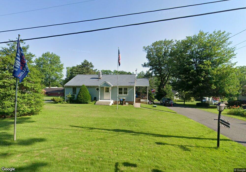 7429 Bell Gate Rd, Coopersburg, PA 18036 - photo 1