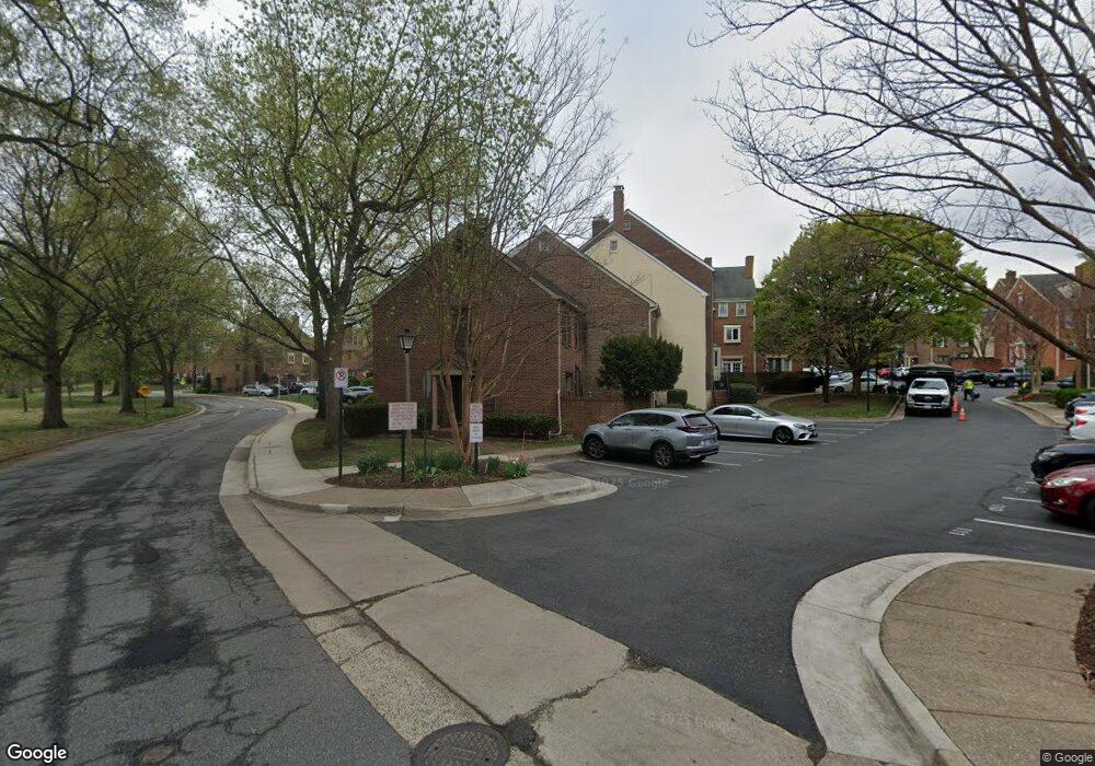 702 W Abingdon Ct, Alexandria, VA 22314 - photo 1