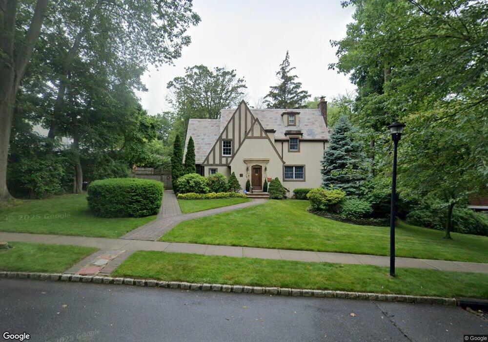 10 Lincoln Rd, Great Neck, NY 11021 - photo 1