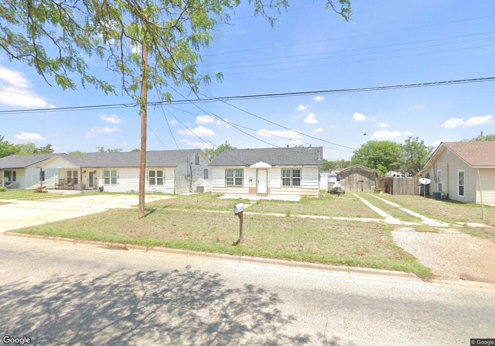 2304 W 10th St, Plainview, TX 79072 - photo 1