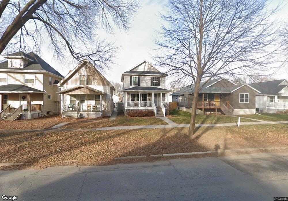 824 F Ave NW, Cedar Rapids, IA 52405 - photo 1