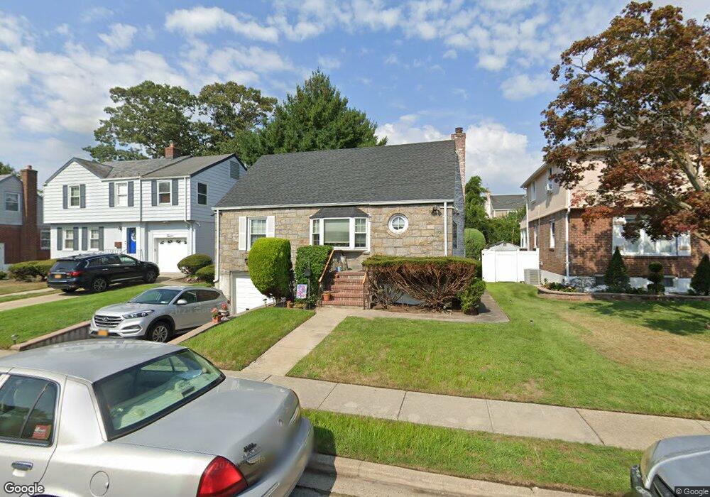 10 Firethorne Ln, Valley Stream, NY 11581 - photo 1